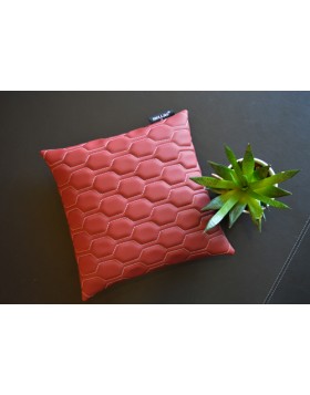 Μαξιλάρια καναπέ χειροποίητα από κυψέλη σε χρώμα μπορντό με ραφές γκρί ανοιχτές 40*40
