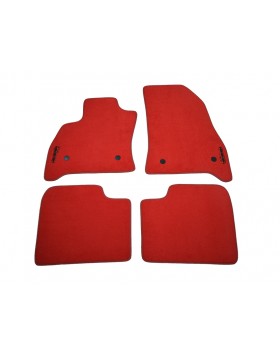 Πατάκια Αυτοκινήτου για Fiat 500 L από κόκκινη βελούδινη μοκέτα άριστης ποιότητας με δερμάτινο τελείωμα, κόκκινες ραφές και λογότυπο, 4 τεμάχια